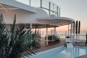 Deck der Mein Schiff relax mit kleinem Pool